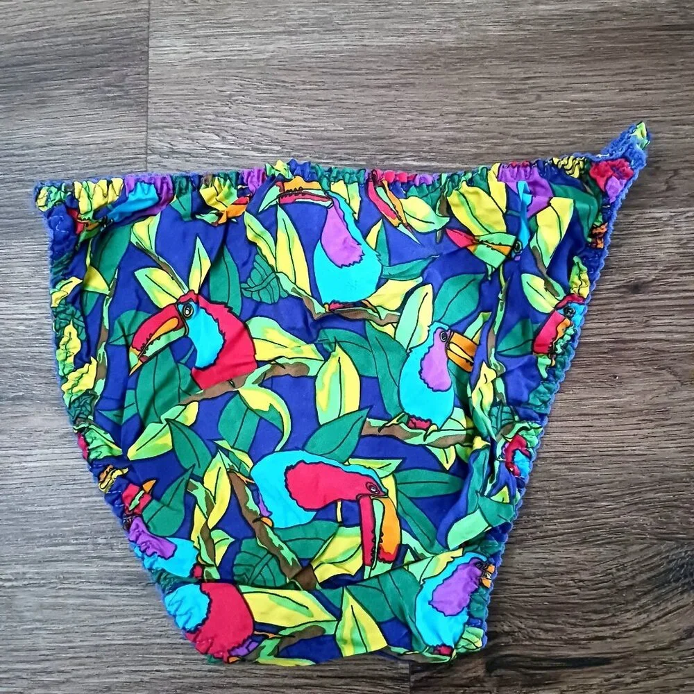 New‎ Vintage Jordache 100% Washable Silk String Parrot Bikini Panties Size 5